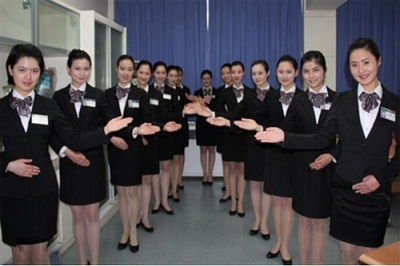 巴東縣民族職業(yè)高級(jí)中學(xué)旅游服務(wù)與管理專業(yè) 禮儀服務(wù)的專業(yè)塑造與實(shí)踐價(jià)值