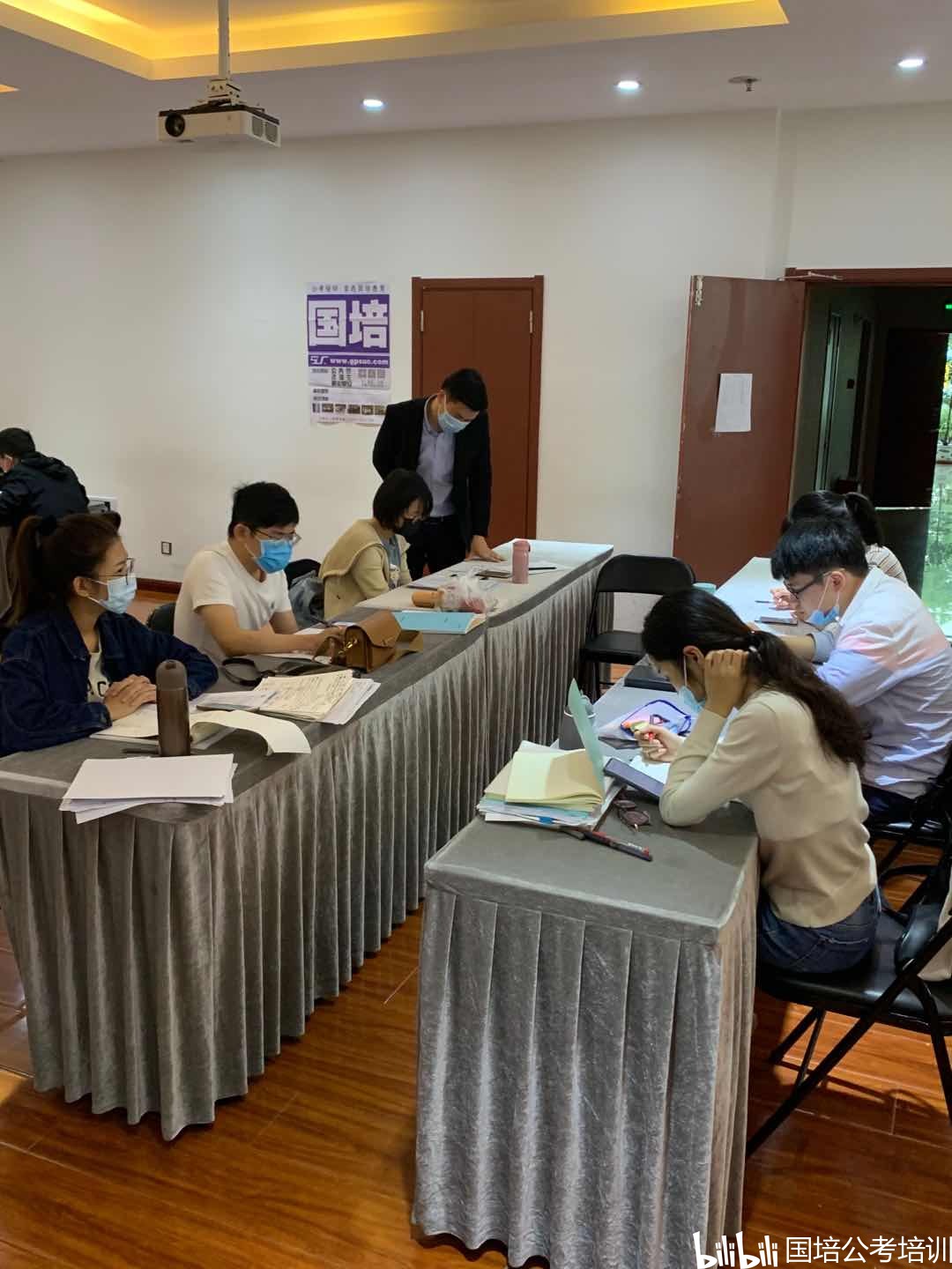 引導青年樹立正確婚戀觀，提升婚姻介紹服務質量——2022安徽蕪湖公務員面試熱點解析